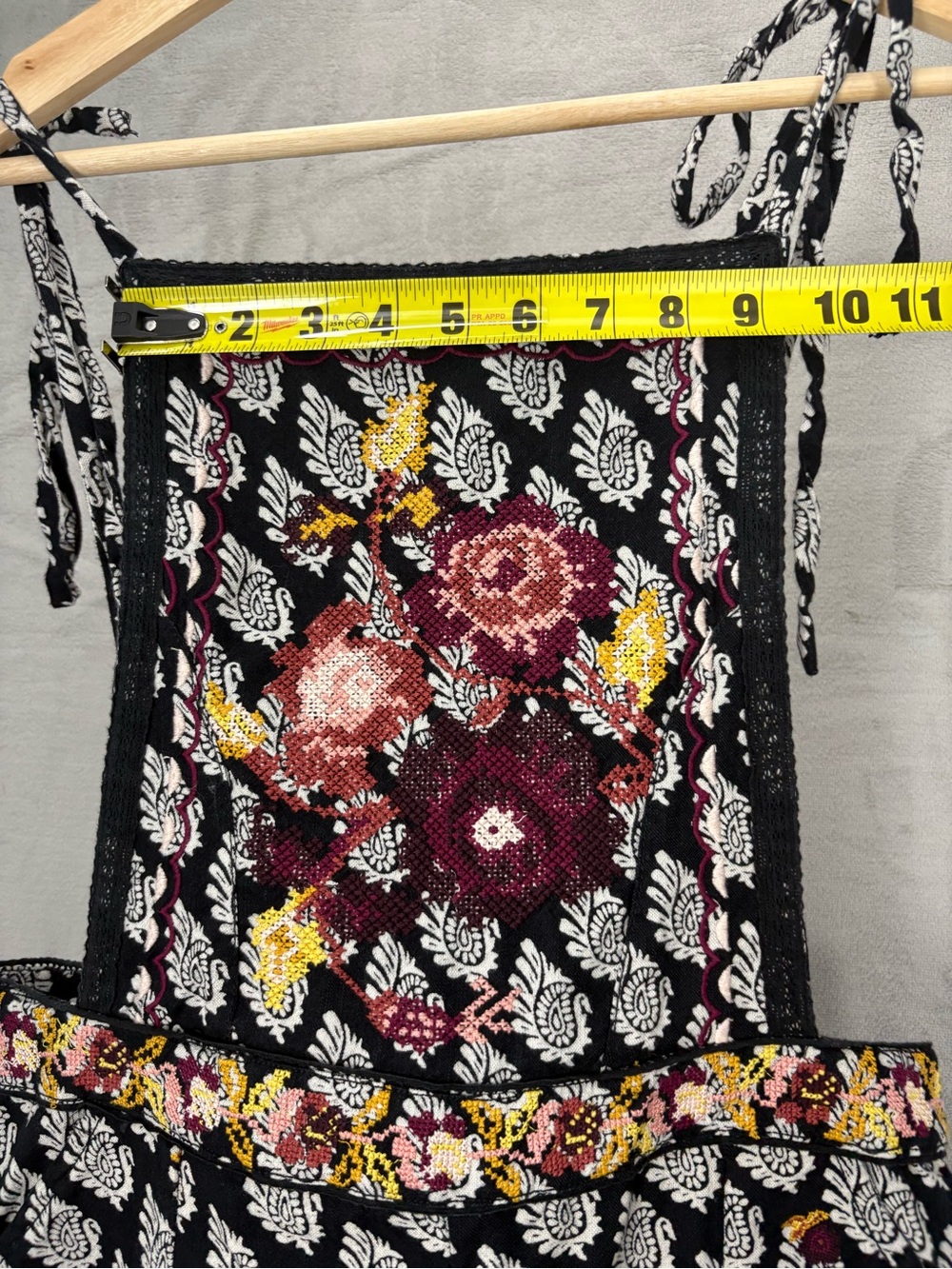 Anthropologie Black Patterned Wide-Leg Bib Jumpsuit with Floral Accents - Picture 6 of 12
